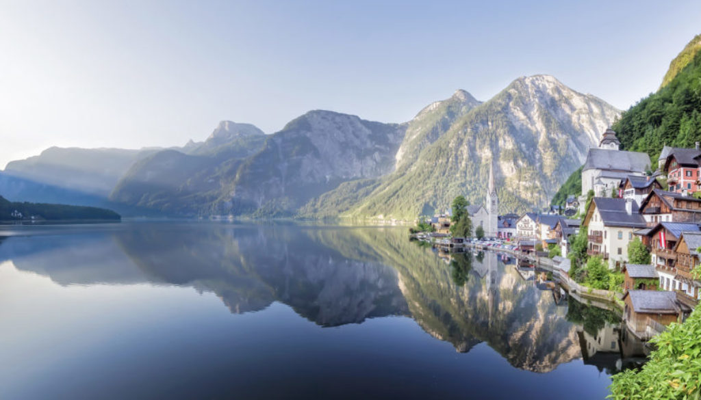 Lakeside Village of Hallstatt in Österreich